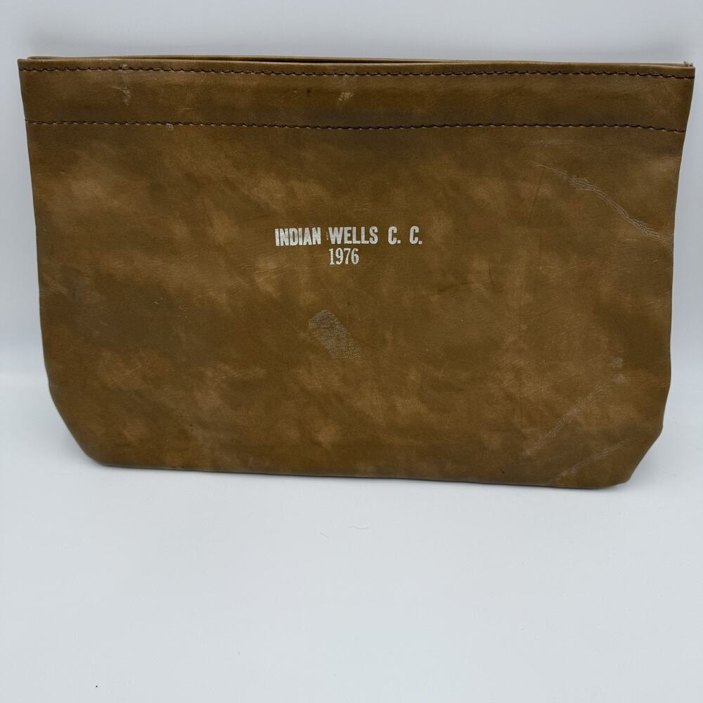Case that has a spring Loaded to open and close Indian Wells CC 1976